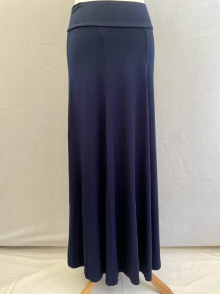 Anthology by JD jersey navy blue maxi skirt in jersey. Fabric has a stretch to it. Elastic waist band. Not lined.