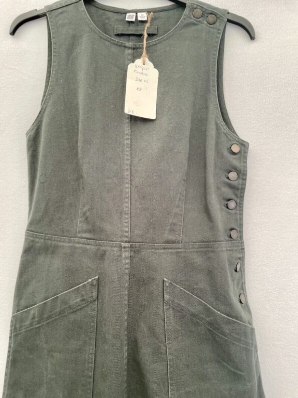 Uniqlo green denim pinafore dress with button sides and at the shoulder and two pockets at the front in size 6