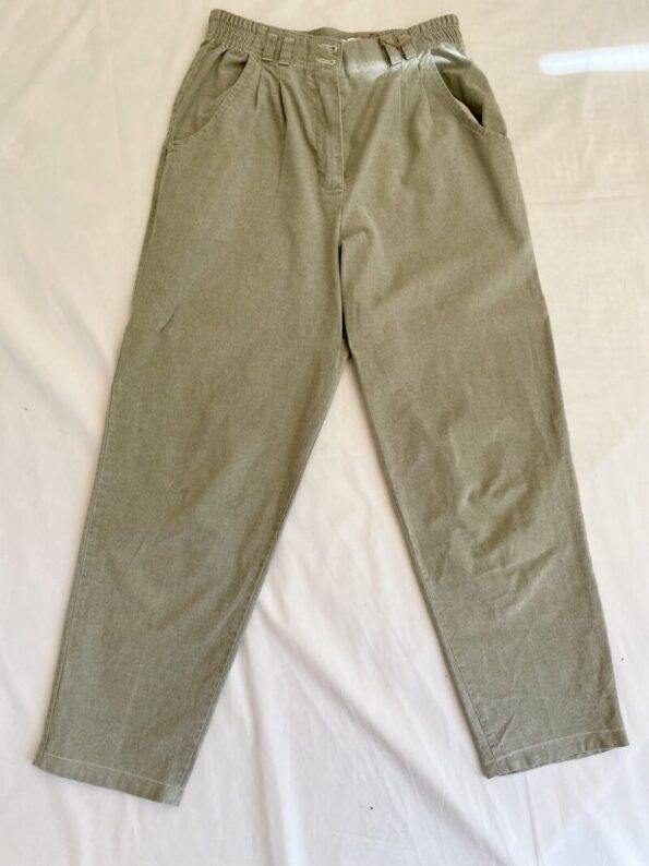 preloved M&S olive green mum chino trousers in size 10 S with zip and button closure, back elastic band and belt loops. High waist and two side pockets