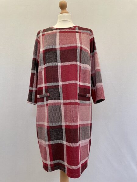 Tu red chequered tunic with 3/4 length sleeves, size 16